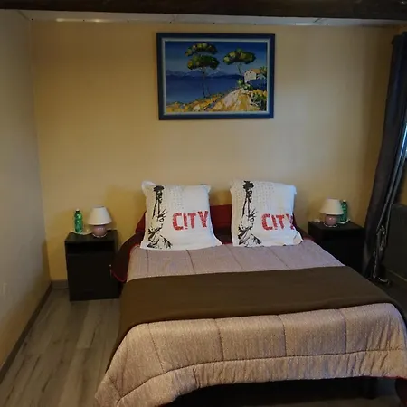 Les Chambres De Christine Bed & Breakfast *