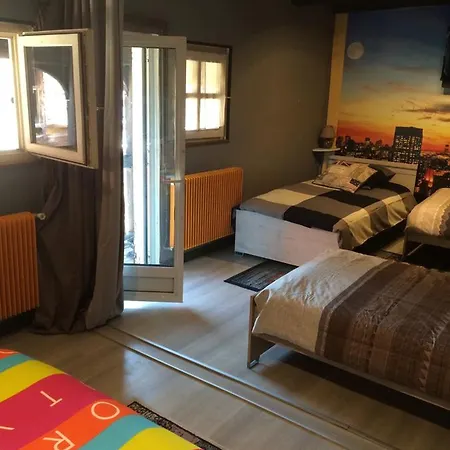 Les Chambres De Christine Bed & Breakfast *